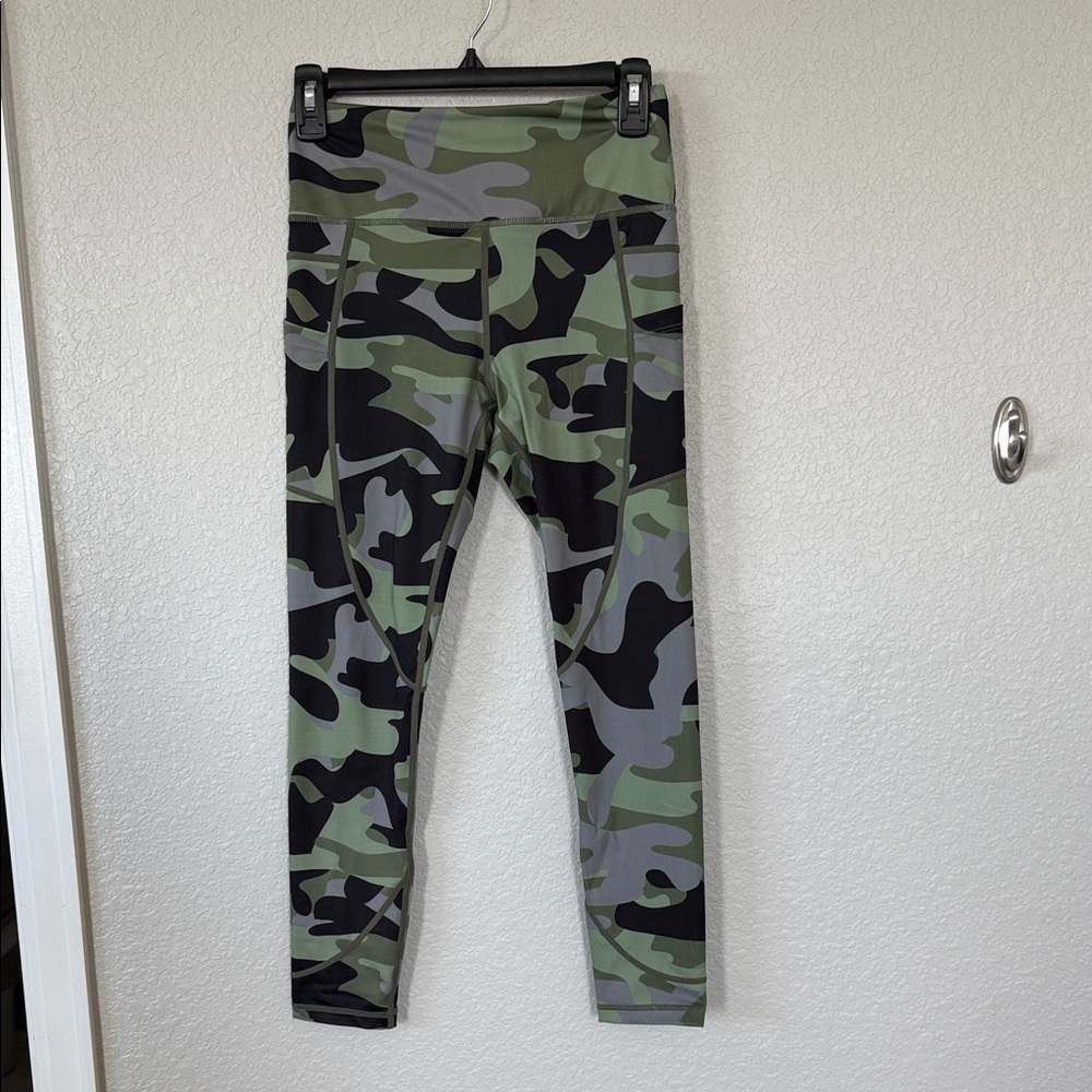 Stylish ZYIA Camouflage Leggings green gray black size 4